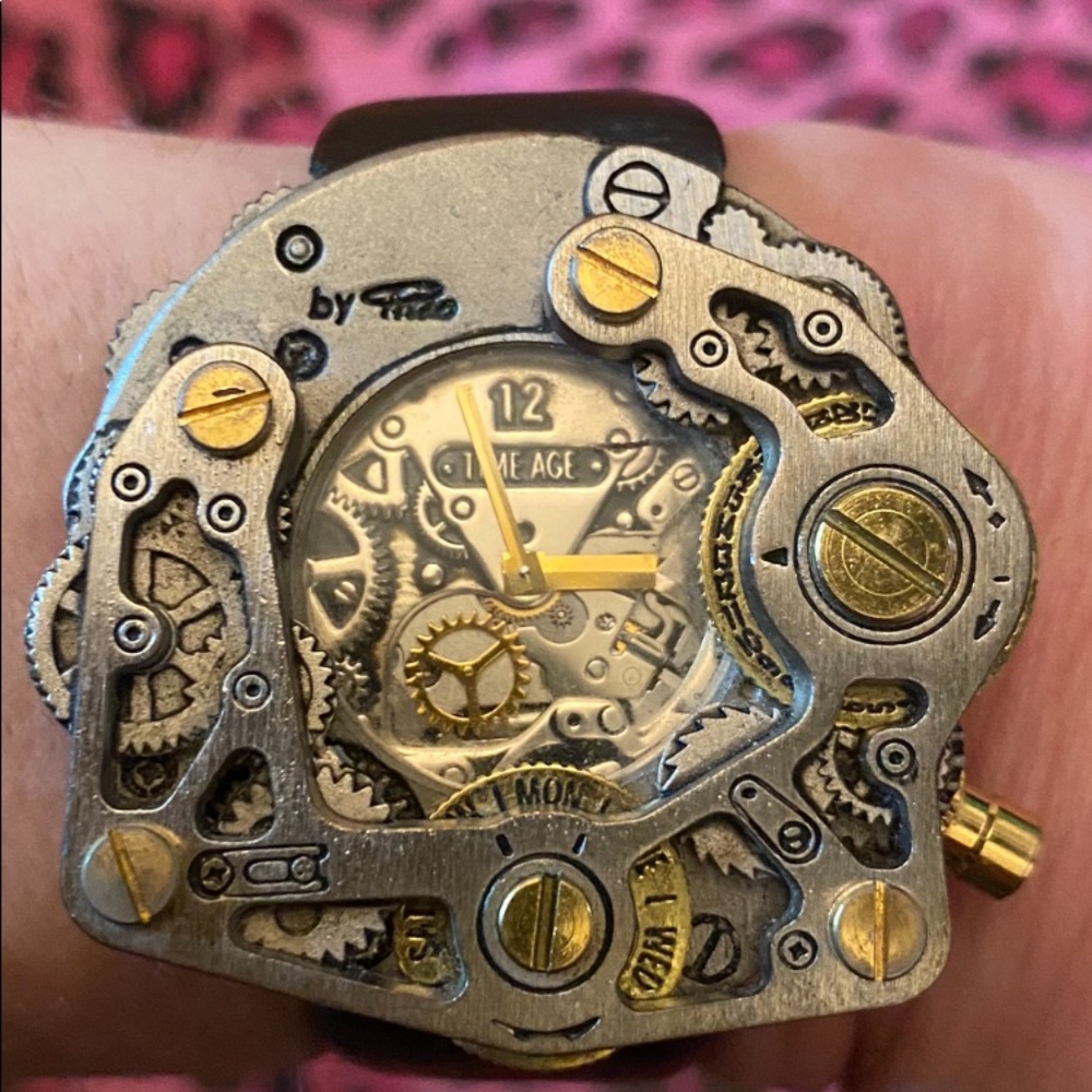 One of a Kind‼️ Wrist Gear watch - Picture 9 of 14